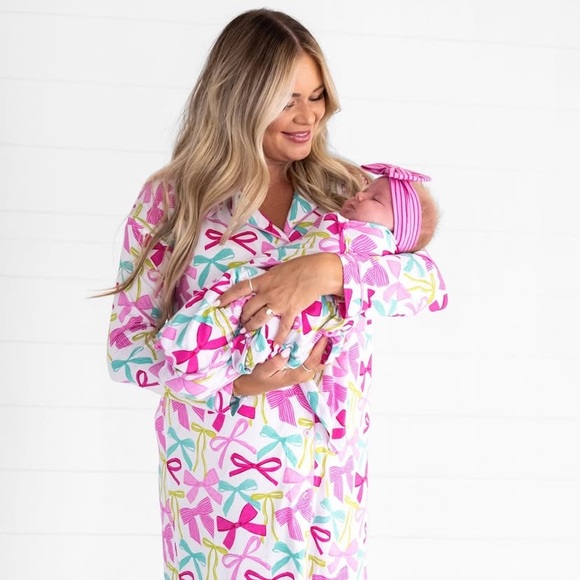 Little Sleepies Ribbons & Bows Swaddle & Headband Set - Picture 2 of 7